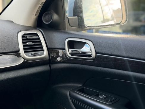 Used 2012 Jeep Grand Cherokee Laredo AWD/4WD image 21