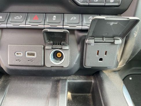 Used 2021 GMC Sierra 2500 AT4 w/ AT4 Premium Plus Package image 14