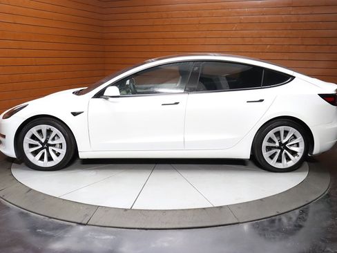 Used 2023 Tesla Model 3 Standard Range image 9
