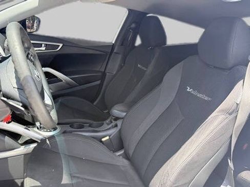 Used 2014 Hyundai Veloster FWD image 16