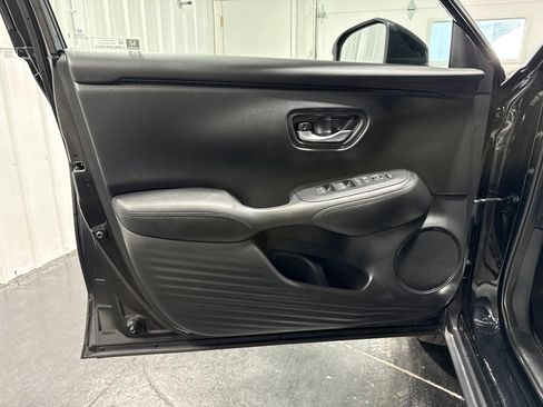 Used 2025 Honda HR-V LX image 17