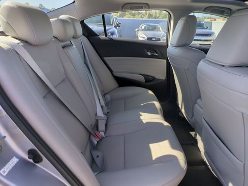 Used 2017 Acura ILX FWD image 19