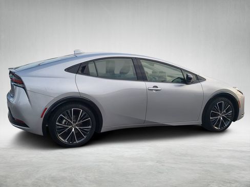 Used 2023 Toyota Prius XLE image 3