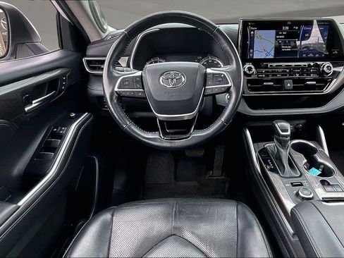 Used 2022 Toyota Highlander Limited image 5