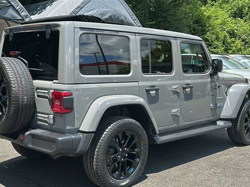 Used 2023 Jeep Wrangler Unlimited Sahara w/ Cold Weather Group AWD/4WD image 4