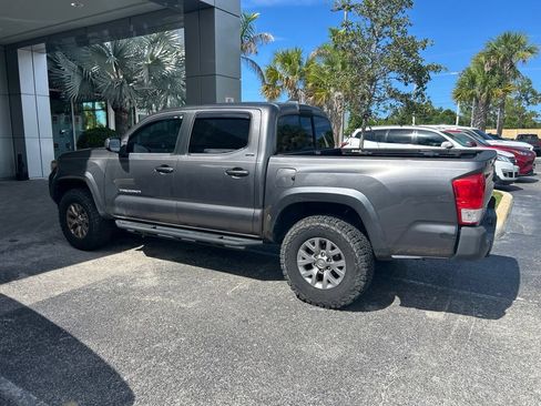 Used 2017 Toyota Tacoma SR5 w/ Tow Package RWD image 4