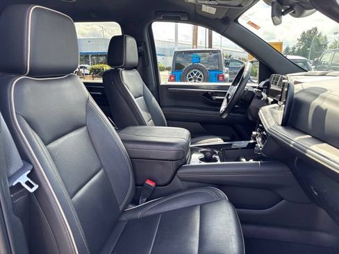 Used 2025 Chevrolet Suburban Premier AWD/4WD image 11