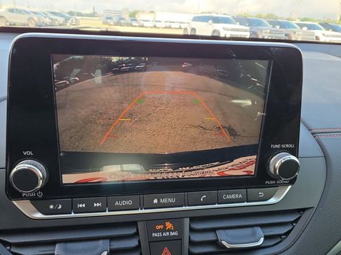 Used 2019 Nissan Altima 2.5 SR FWD image 18