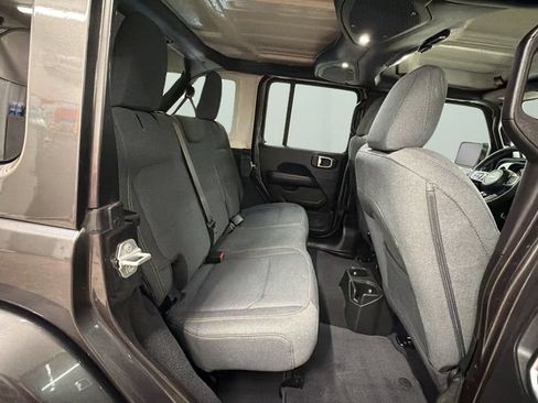 Used 2025 Jeep Wrangler Unlimited Sahara AWD/4WD image 14