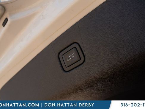 Used 2021 Chevrolet Blazer LT FWD image 33