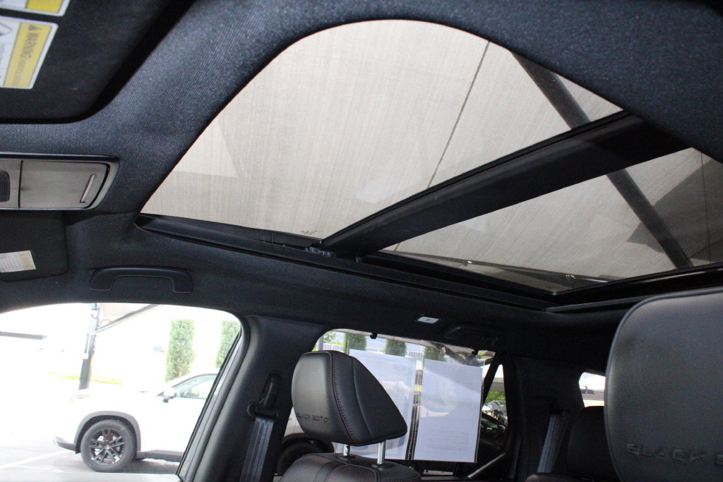 Used 2025 Honda Pilot Black Edition image 5