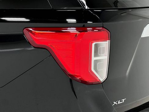 Used 2021 Ford Explorer XLT w/ Equipment Group 202A AWD/4WD image 39