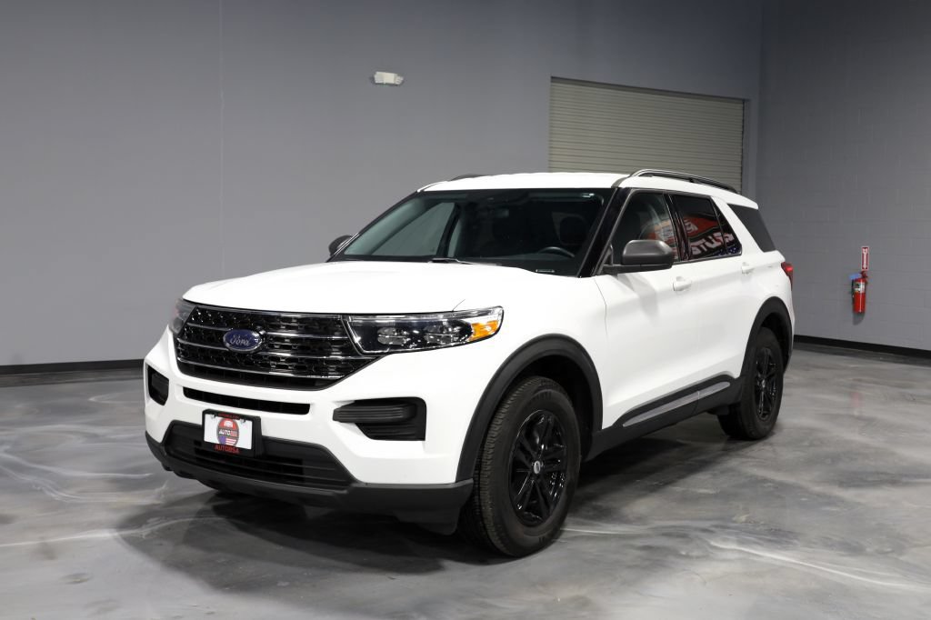 Used 2020 Ford Explorer XLT AWD/4WD image 3