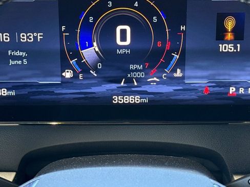 Used 2025 Chevrolet Traverse LT FWD image 40