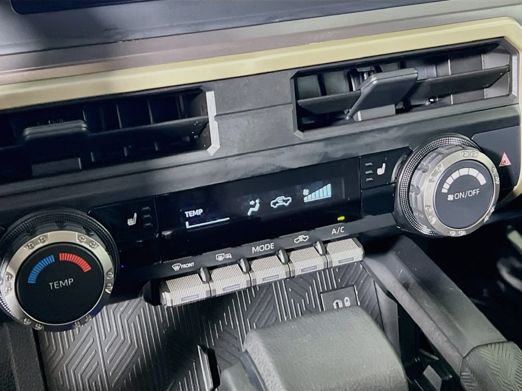 Used 2025 Toyota Tacoma SR5 AWD/4WD image 14