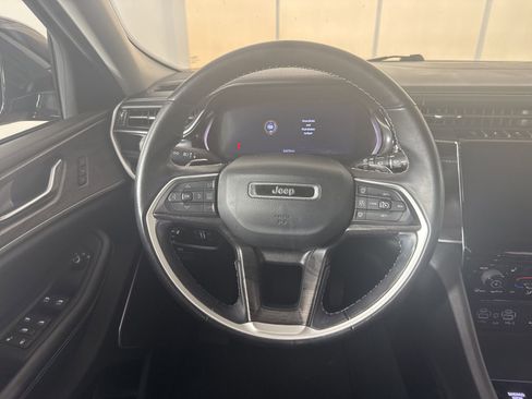 Used 2022 Jeep Grand Cherokee L Limited w/ Luxury Tech Group II AWD/4WD image 11