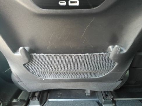 Used 2025 Chrysler Pacifica Select image 31