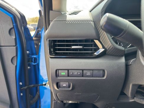 Used 2025 Nissan Sentra SV image 32