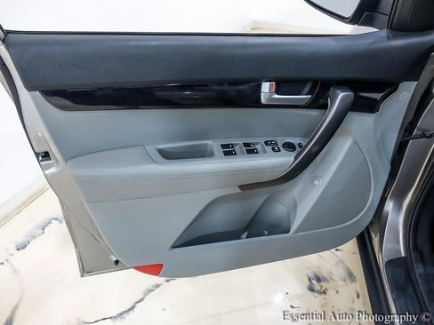 Used 2015 Kia Sorento LX AWD/4WD image 23