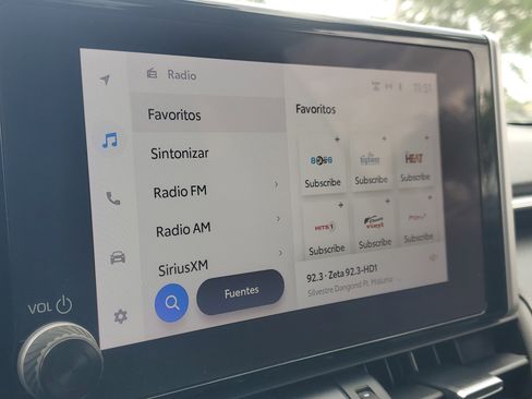 Used 2023 Toyota RAV4 XLE Premium image 28