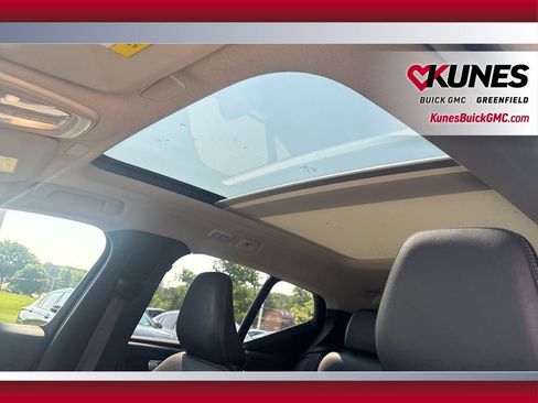 Used 2024 Volvo XC40 B5 Core image 24