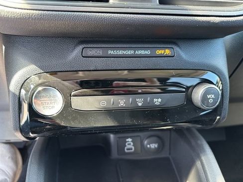 New 2025 Ford Escape SE image 27