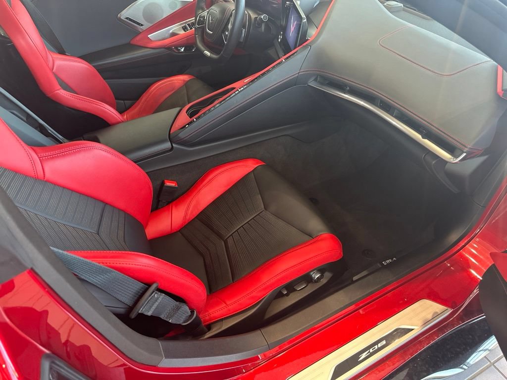 Used 2025 Chevrolet Corvette Z06 RWD image 18