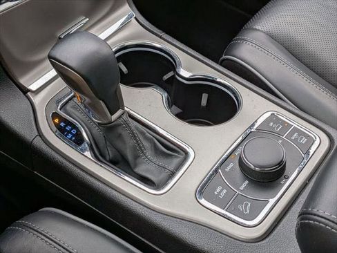 Certified 2021 Jeep Grand Cherokee Overland AWD/4WD image 18