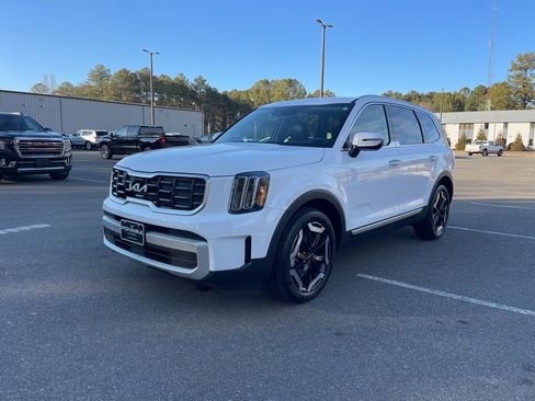 Used 2025 Kia Telluride S image 2