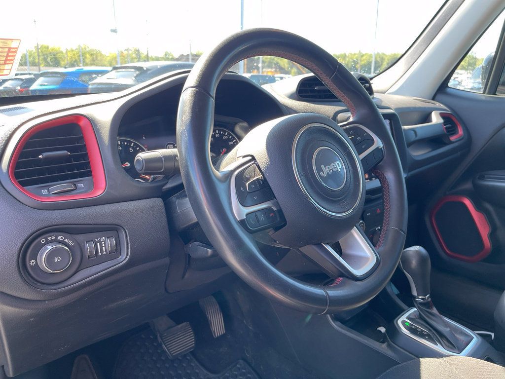 Used 2023 Jeep Renegade Trailhawk w/ Trailer Tow Group AWD/4WD image 14