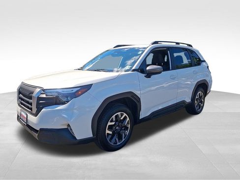 Certified 2025 Subaru Forester Premium image 3