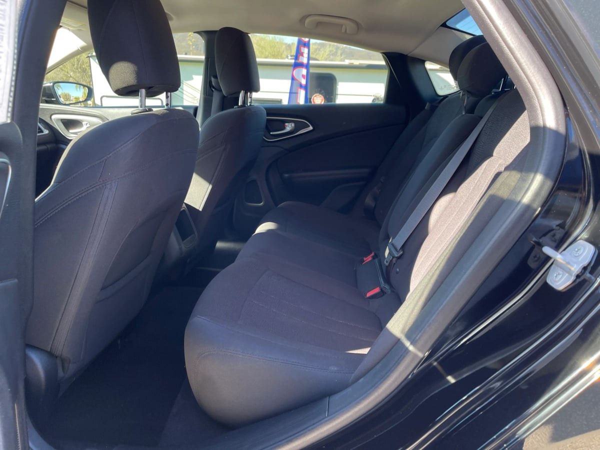 Used 2015 Chrysler 200 Limited FWD image 23