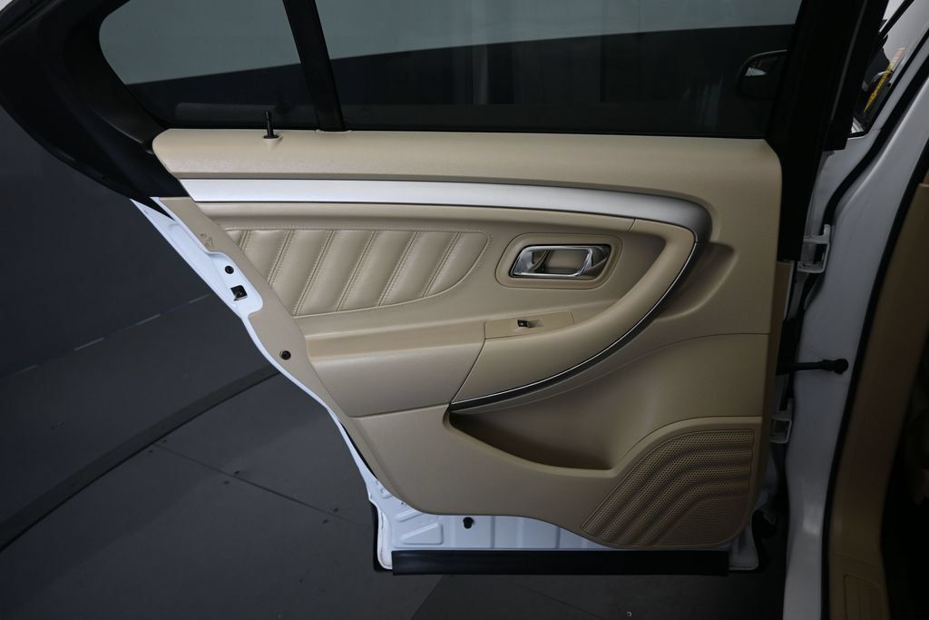 Used 2018 Ford Taurus SEL FWD image 27