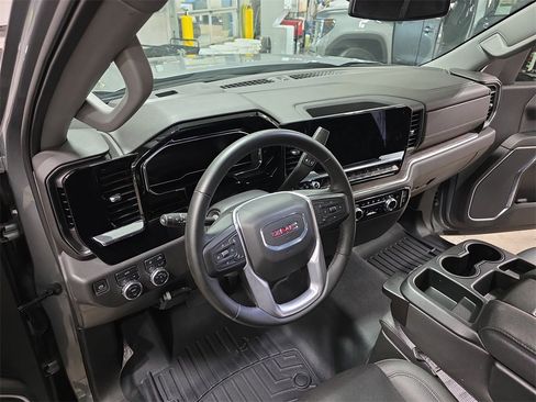 Used 2024 GMC Sierra 1500 SLT image 16