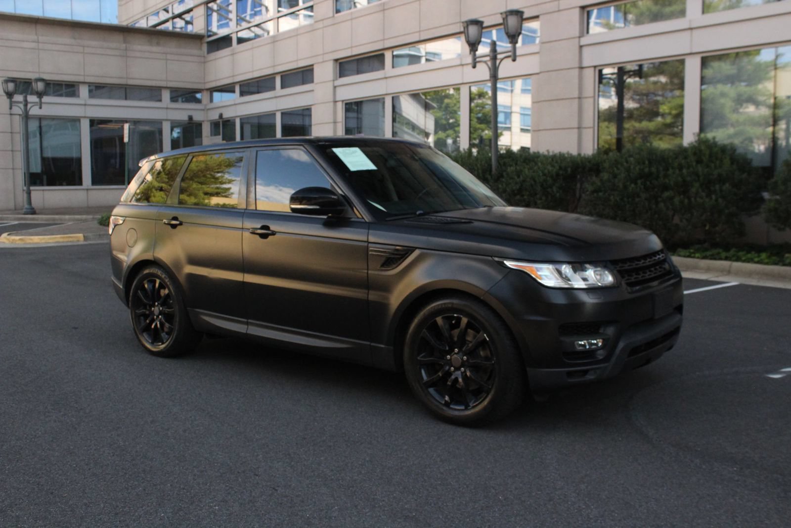 Used 2016 Land Rover Range Rover Sport HSE AWD/4WD image 2