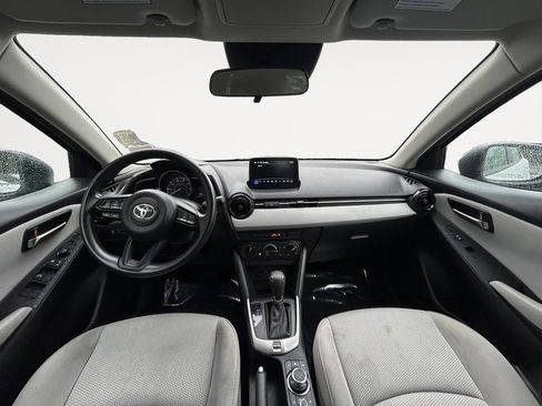 Used 2020 Toyota Yaris L image 14