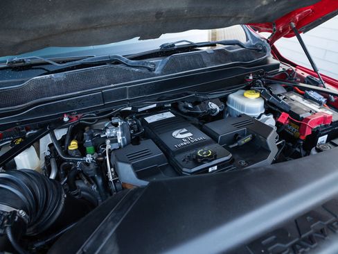 Used 2019 RAM 2500 Laramie w/ Night Edition AWD/4WD image 8