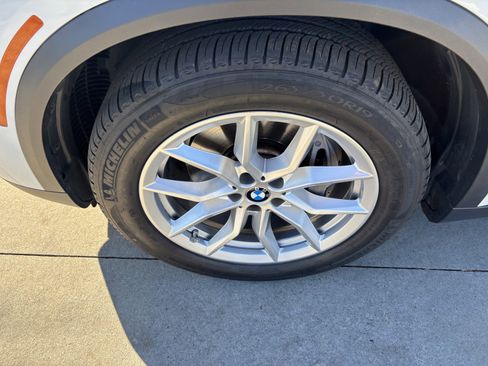 Used 2021 BMW X5 xDrive40i w/ Premium Package image 13