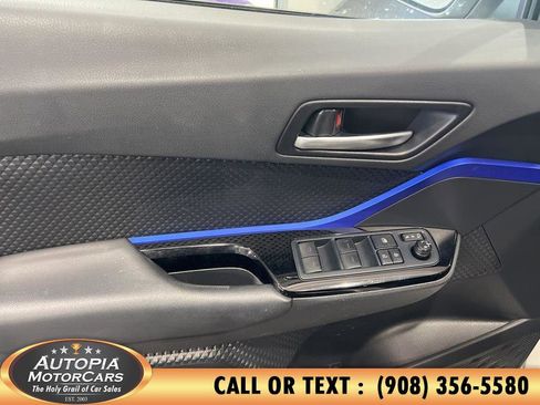Used 2021 Toyota C-HR XLE image 19