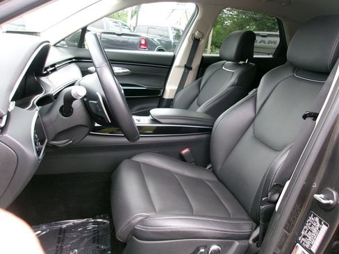 Used 2025 Genesis GV70 2.5T AWD/4WD image 7