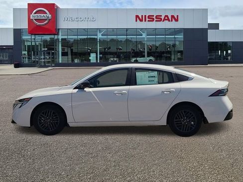 New 2026 Nissan Sentra SV w/ SV Convenience Package FWD image 4
