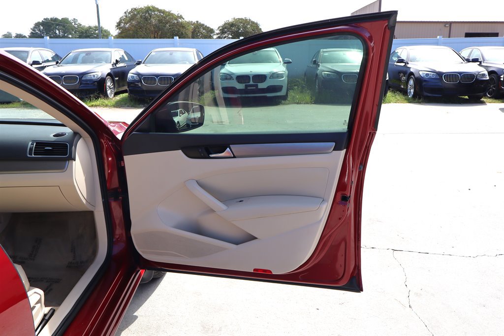 Used 2015 Volkswagen Passat TDI SE FWD image 32