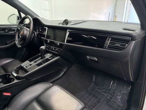 Used 2022 Porsche Macan image 28