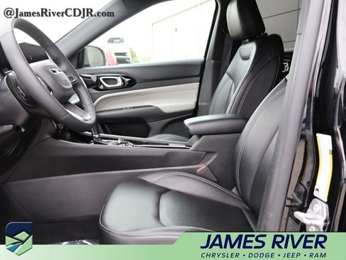 Used 2025 Jeep Compass Limited AWD/4WD image 22