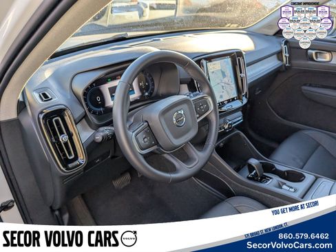 Used 2024 Volvo XC40 B5 Core image 8