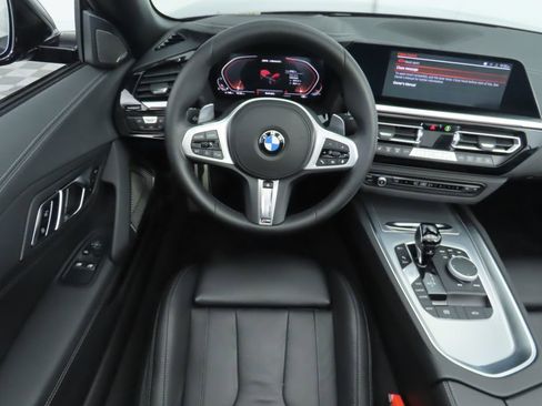 Used 2025 BMW Z4 M40i w/ Premium Package image 18