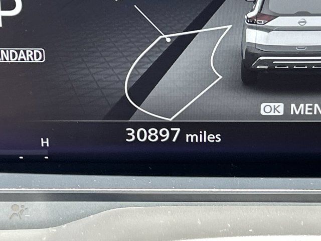 Used 2022 Nissan Rogue Platinum w/ Head-Up Display Package FWD image 32