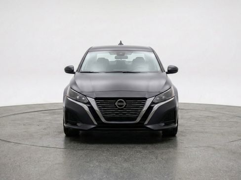 Used 2025 Nissan Altima 2.5 SV image 2