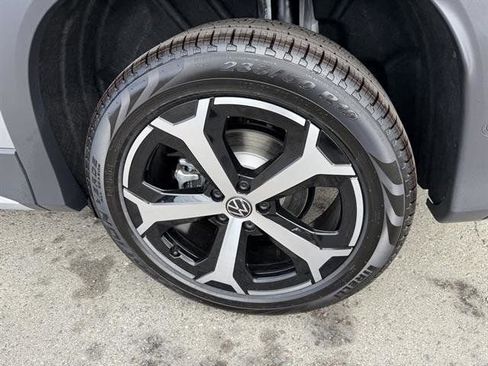 New 2025 Volkswagen Tiguan SE image 13