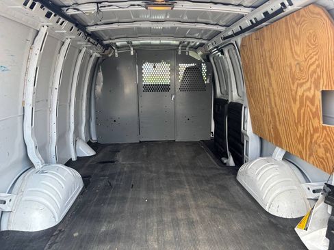 Used 2004 Chevrolet Express 1500 RWD image 10